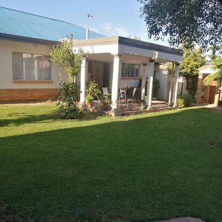 Lala Poa Guest House Klerksdorp Esterno foto