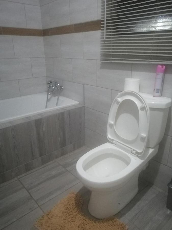 Lala Poa Guest House Klerksdorp Esterno foto