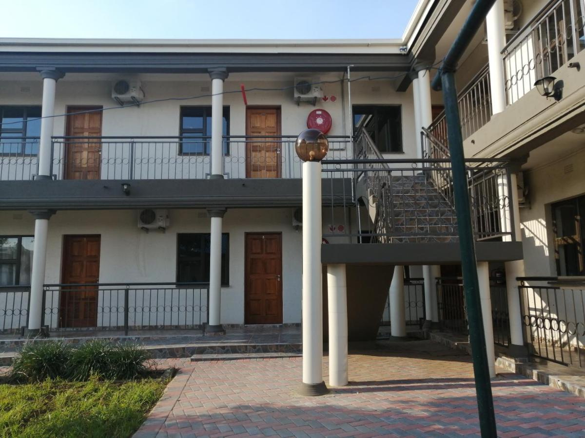 Lala Poa Guest House Klerksdorp Esterno foto