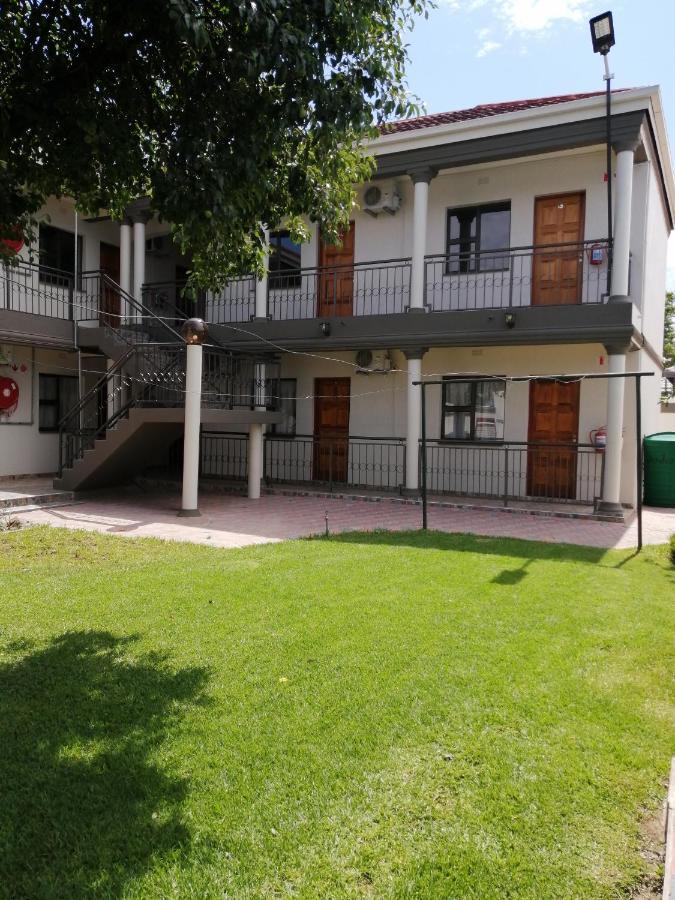 Lala Poa Guest House Klerksdorp Esterno foto