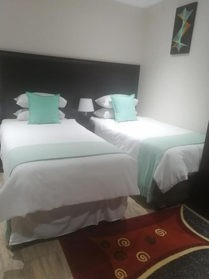 Lala Poa Guest House Klerksdorp Esterno foto