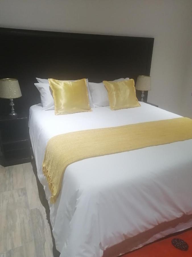 Lala Poa Guest House Klerksdorp Esterno foto