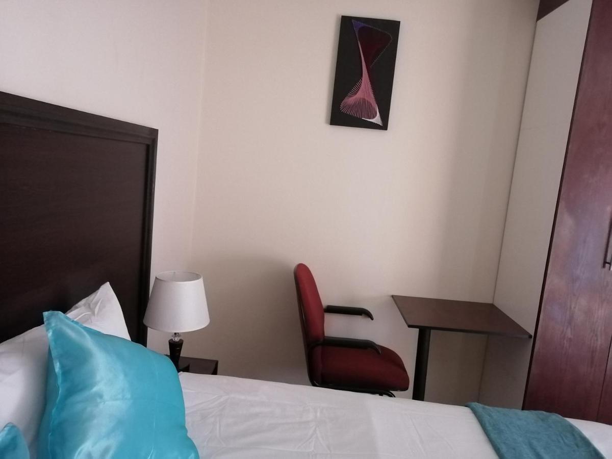 Lala Poa Guest House Klerksdorp Esterno foto