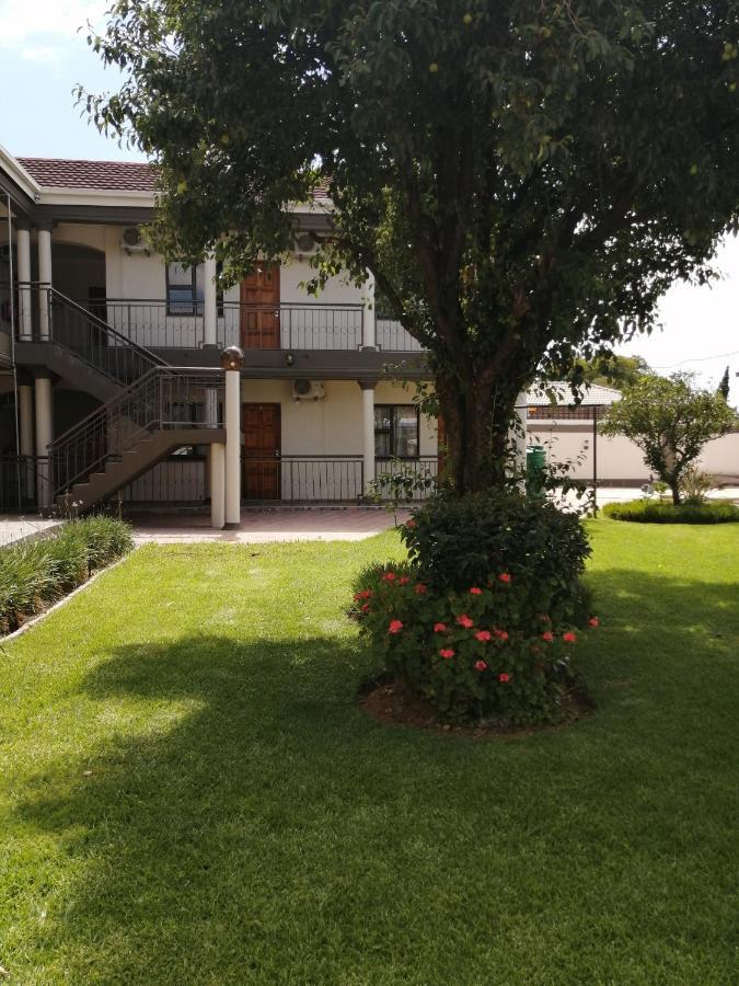 Lala Poa Guest House Klerksdorp Esterno foto