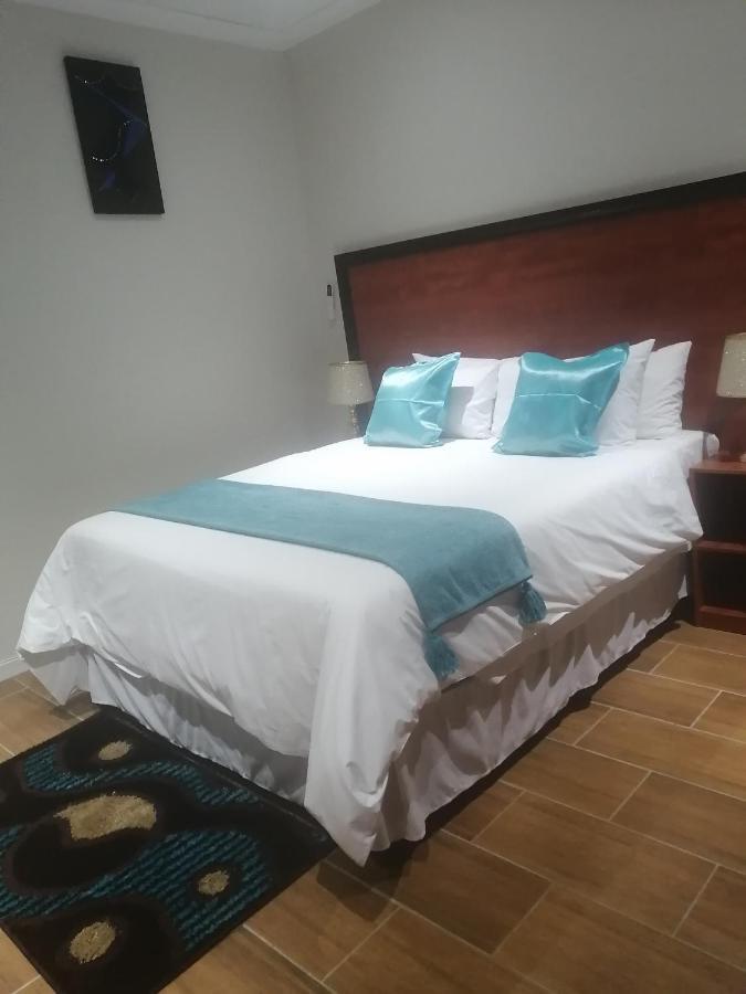 Lala Poa Guest House Klerksdorp Esterno foto