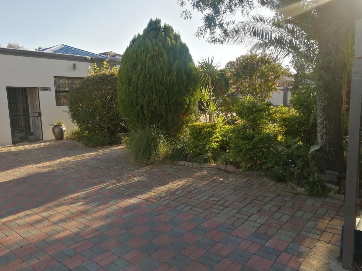 Lala Poa Guest House Klerksdorp Esterno foto