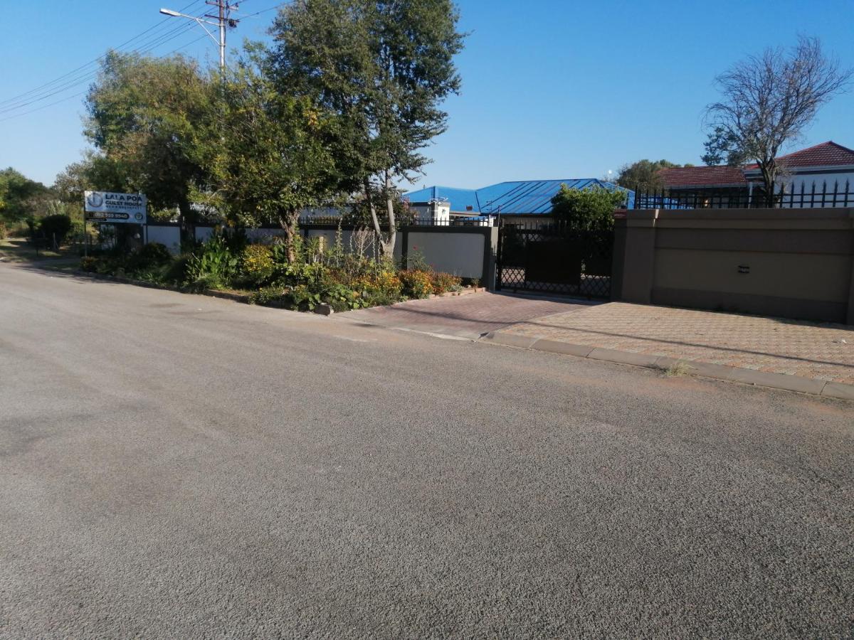 Lala Poa Guest House Klerksdorp Esterno foto