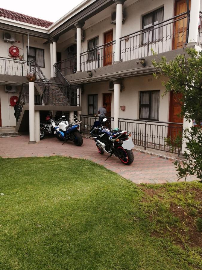 Lala Poa Guest House Klerksdorp Esterno foto