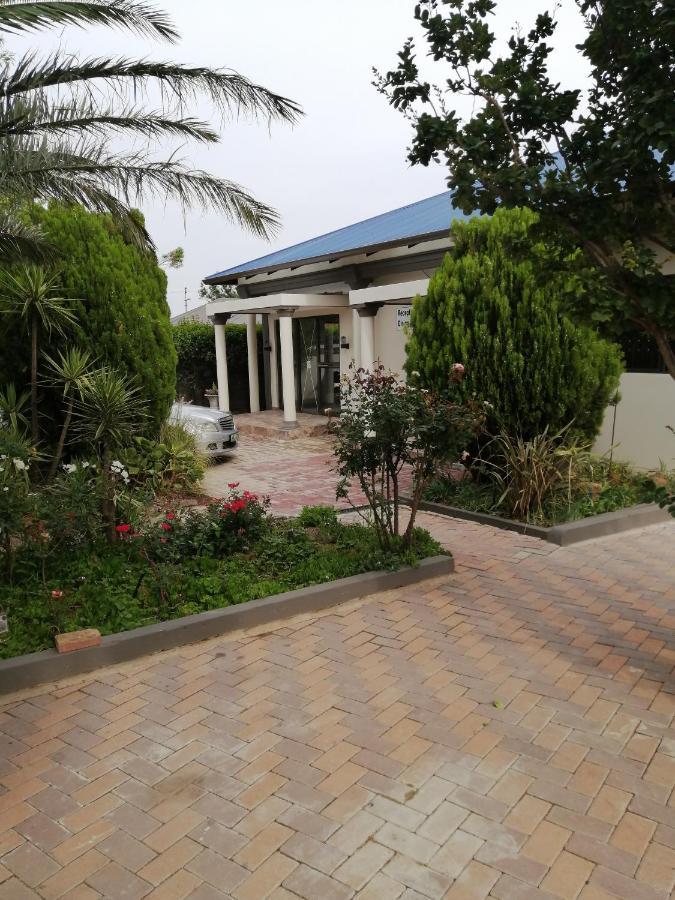 Lala Poa Guest House Klerksdorp Esterno foto