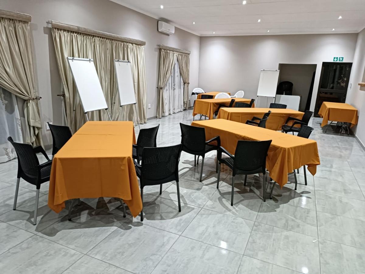 Lala Poa Guest House Klerksdorp Esterno foto