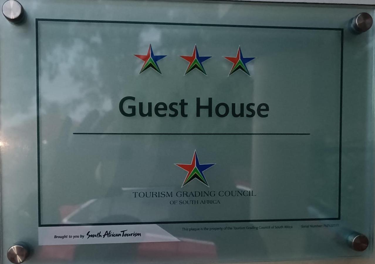 Lala Poa Guest House Klerksdorp Esterno foto