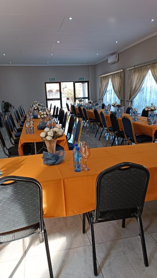 Lala Poa Guest House Klerksdorp Esterno foto