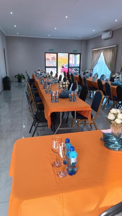 Lala Poa Guest House Klerksdorp Esterno foto